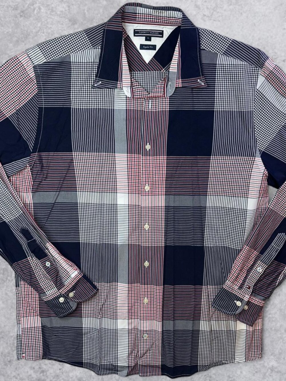 Tommy Hilfiger Men's XL Regular Fit Long Sleeve Button Down Shirt